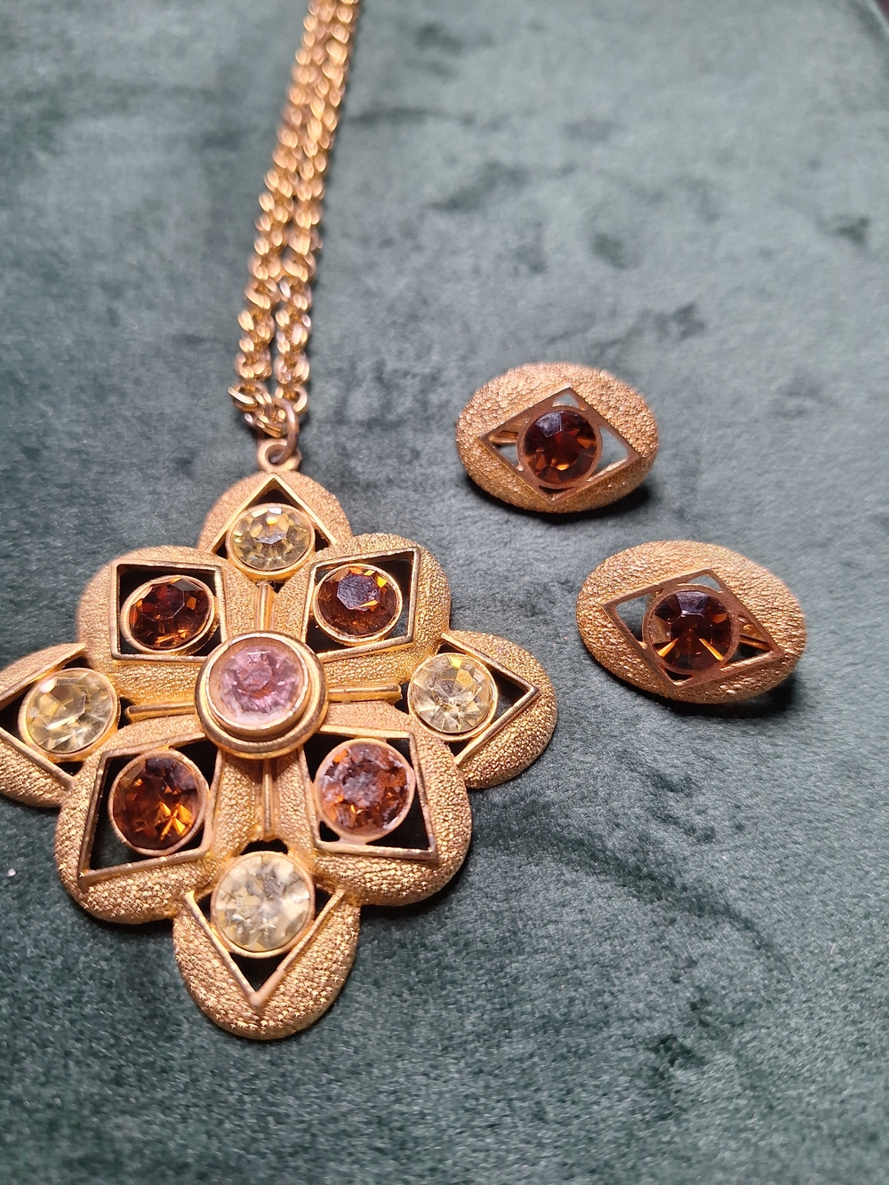 Vintage Sarah Cov Gold-Tone  Necklace and Clip-On Earrings Set